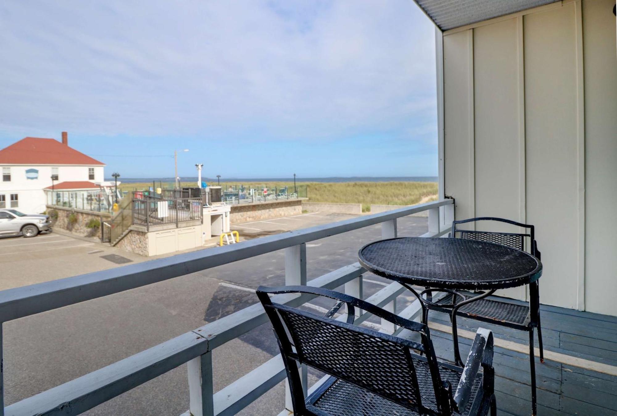 Waves Oceanfront Resort Old Orchard Beach Exterior photo