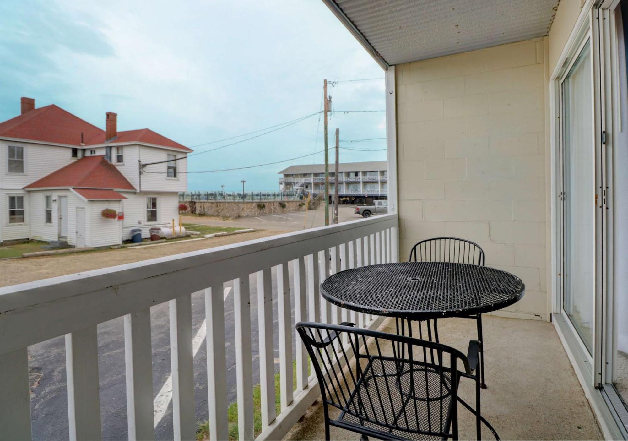 Waves Oceanfront Resort Old Orchard Beach Exterior photo