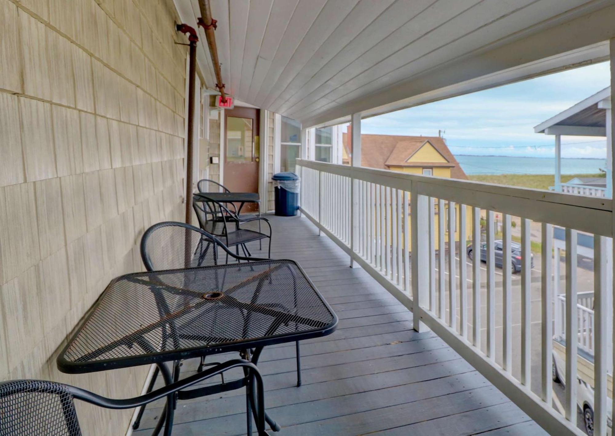 Waves Oceanfront Resort Old Orchard Beach Exterior photo