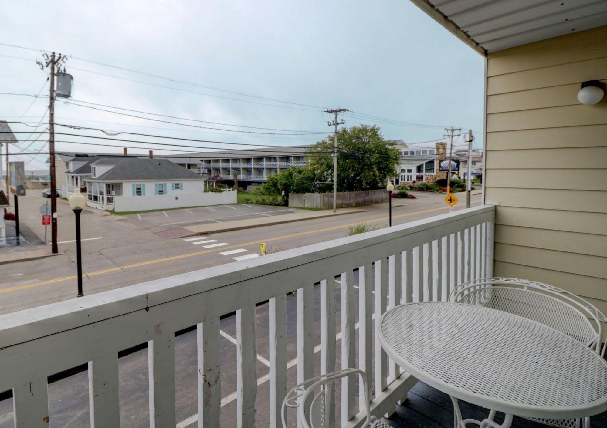 Waves Oceanfront Resort Old Orchard Beach Exterior photo