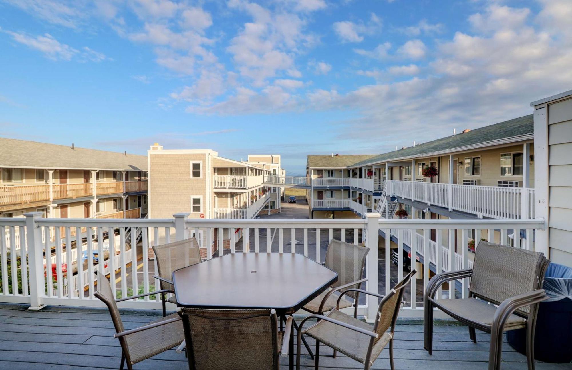 Waves Oceanfront Resort Old Orchard Beach Exterior photo