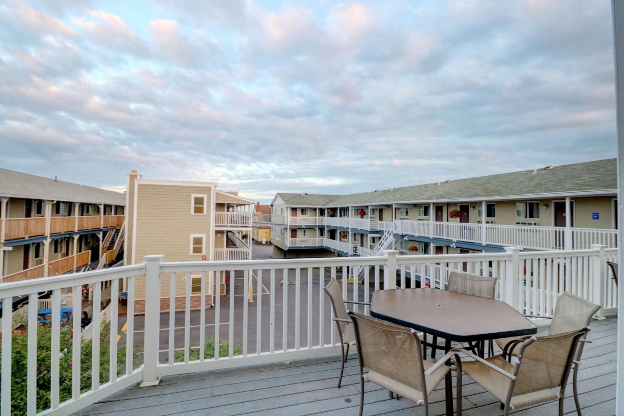 Waves Oceanfront Resort Old Orchard Beach Exterior photo